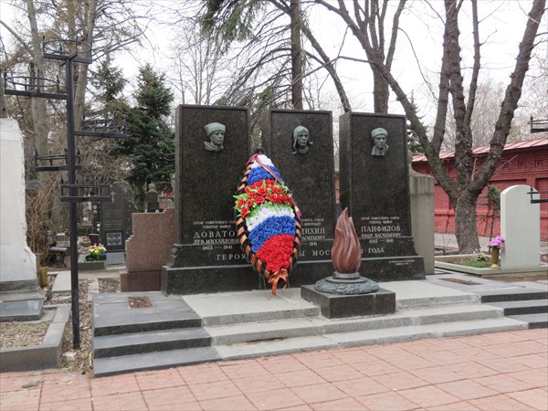027-Памятники героям обороны Москвы 1941 года Доватору, Талалихи